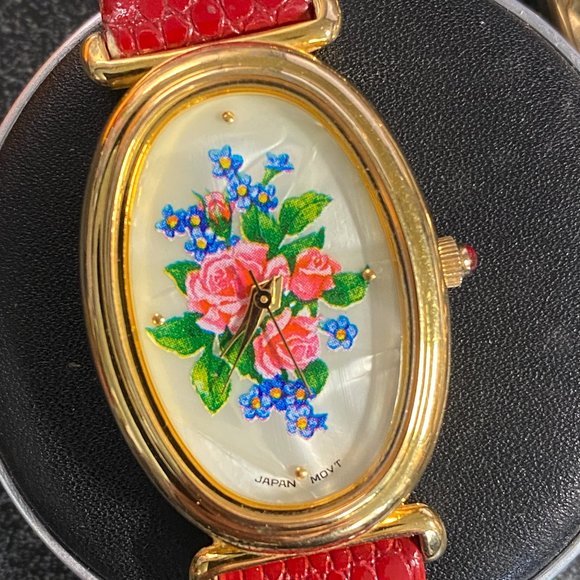 Vintage Flowers on Valentines by Avon Gold Tone Watch with a Rose Bouquet - Picture 1 of 9